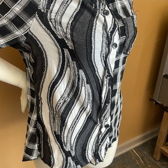 Kamana Black and White Single Pocket Tunic size removed see measurements - Picture 3 of 13